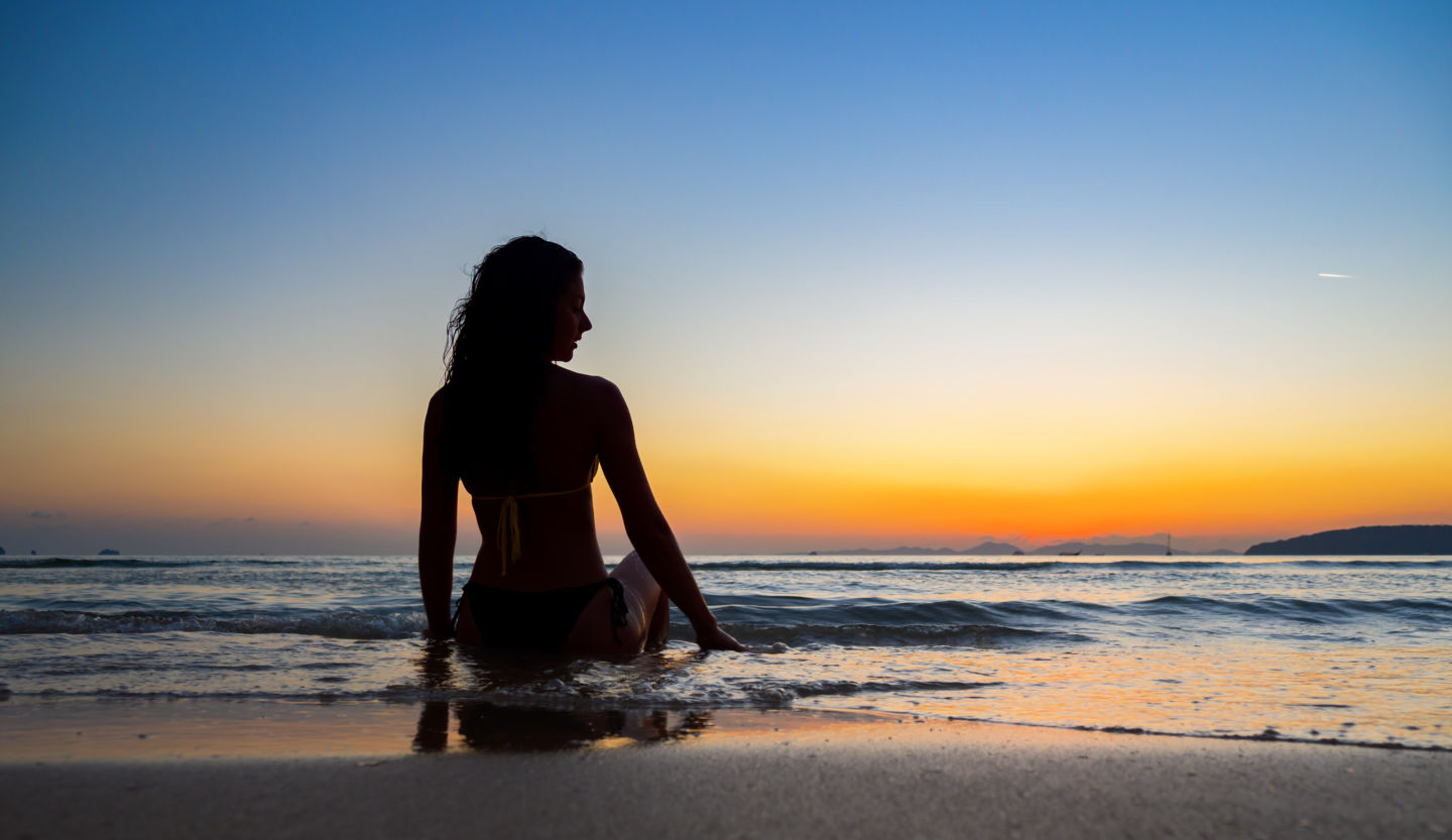 Silhouette Of A Woman On The Beach At Sunset 2021 08 31 13 54 59 Utc &Ndash; Bum Bum Malhado