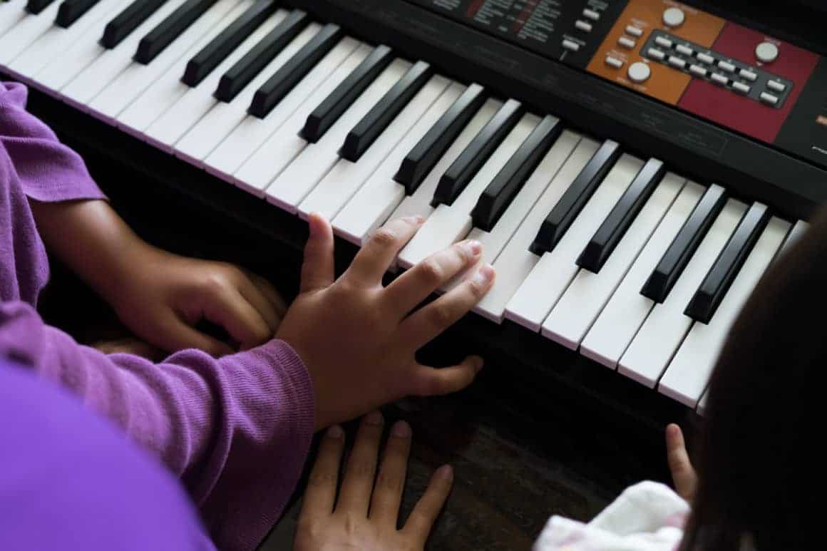 Aprender a tocar teclado: Escola de Música